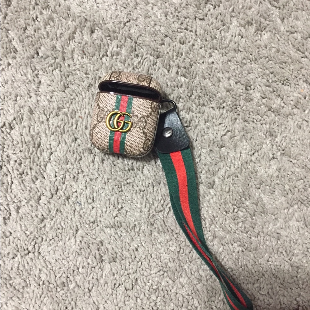 Gucci airpods case (fits 1-2)
